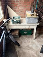 Vintage werktafel met bankschroef, Ophalen of Verzenden, Gebruikt