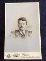 CDV, Vrouw, Atelier Uges, Groningen, Carte de Visite, Ophalen of Verzenden, Voor 1940, Gebruikt, Foto