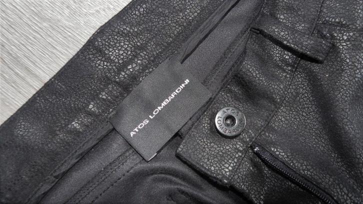 ATOS LOMBARDINI slangeleer-look, zwarte Broek maat 40=38, Kleding | Dames, Broeken en Pantalons, Zo goed als nieuw, Maat 38/40 (M)