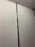 Wandsysteem voor in opslag of schuur, kledingwinkel, Ophalen