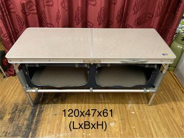 Laag meubel / kampeerkast /speeltafel beschikbaar voor biedingen