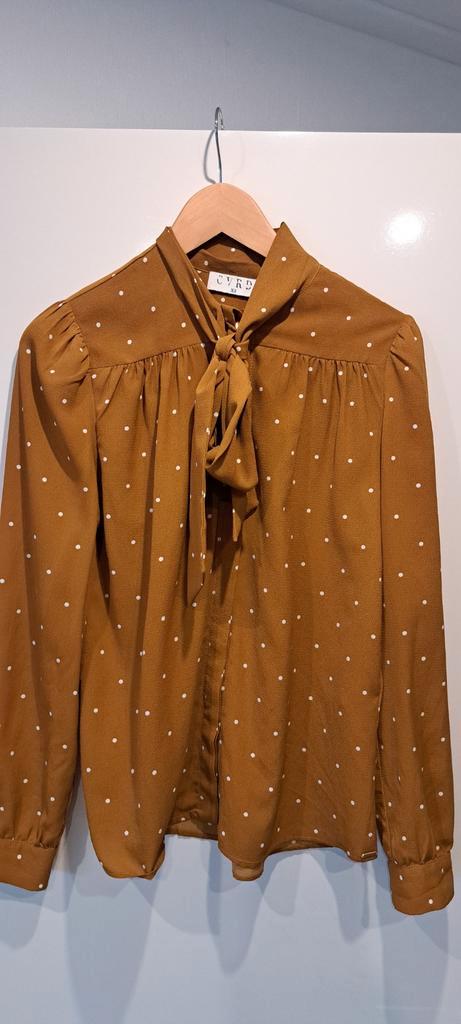 CVRD blouse – okergeel met stippen – maat xs, Kleding | Dames, Blouses en Tunieken, Zo goed als nieuw, Maat 34 (XS) of kleiner