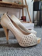 Guess witte pumps maat 40, Gedragen, Ophalen of Verzenden