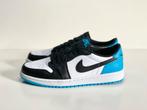 Air Jordan 1 Low Retro Black Powder Blue UNC - maat EU 44, Nieuw, Jordan, Ophalen of Verzenden, Sneakers of Gympen