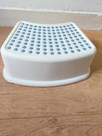 Opstapje  wit met blauwe noppen en antislip aan de onderkant, Ophalen of Verzenden, Zo goed als nieuw