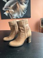 Ovyé enkellaarsjes leer beige maat 37, Ophalen of Verzenden, Gedragen, Beige, Lage of Enkellaarzen