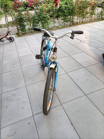 een mooie jongensfiets beschikbaar voor biedingen