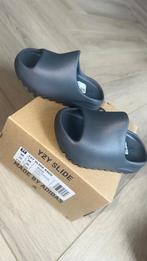 Yeezy slides maat 26, Kinderen en Baby's, Kinderkleding | Schoenen en Sokken, Schoenen, Nieuw, Yeezy, Jongen of Meisje