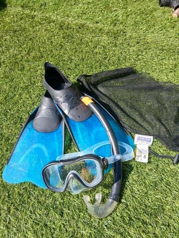 Snorkelset voor kleine aventuriers beschikbaar voor biedingen
