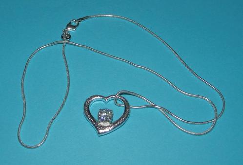 Ketting met zilveren hart hanger, model B, Sieraden, Tassen en Uiterlijk, Kettingen, Nieuw, Overige materialen, Zilver, Met hanger