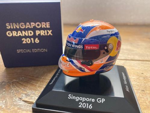 ✅ Max Verstappen 1:8 Helm Singapore GP 2016 Red Bull RB12, Verzamelen, Automerken, Motoren en Formule 1, Nieuw, Formule 1, Ophalen of Verzenden