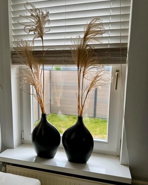 Twee mooie zwarte vazen met pampas pluimen!, Huis en Inrichting, Woonaccessoires | Vazen, Zo goed als nieuw, Zwart, Minder dan 50 cm