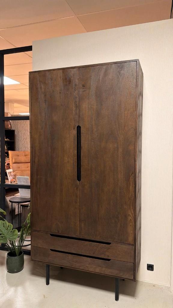 Bruine hoge kast showmodel, Huis en Inrichting, Kasten | Boekenkasten, Zo goed als nieuw, 150 tot 200 cm, 200 cm of meer, 25 tot 50 cm