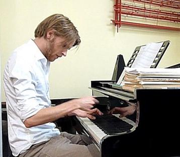 Ervaren Pianist beschikbaar voor live achtergrondmuziek  beschikbaar voor biedingen