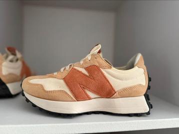 New Balance  327 mt 40 beschikbaar voor biedingen