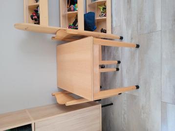 Twee stoelen en tafeltje  beschikbaar voor biedingen
