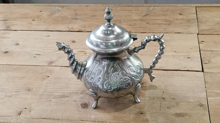 Oosterse theepot met bloemen – decoratief en apart, Huis en Inrichting, Keuken | Servies, Gebruikt, Overige typen, Overige stijlen