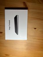 Nieuwe Apple Magic Trackpad (USB‑C) - Zwart - Geseald in doo, Ergonomisch, Nieuw, Ophalen of Verzenden, Linkshandig