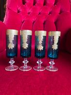 Set van 4 blauwe likeurglaasjes met gouden decoratie, Antiek en Kunst, Antiek | Glas en Kristal, Ophalen of Verzenden