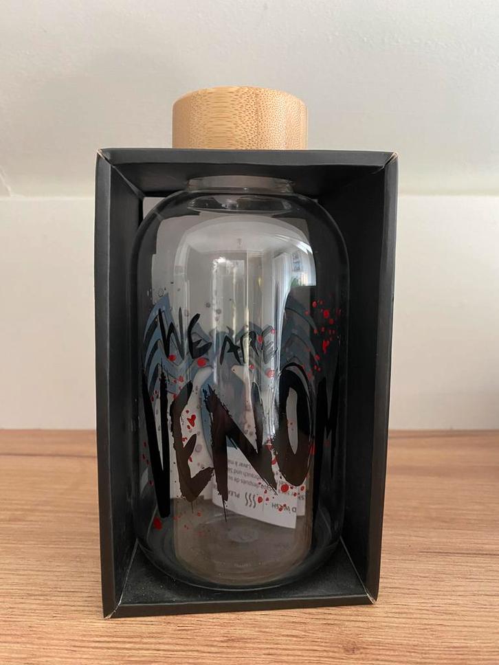 We are Venom Glazen Fles (ongeopend), Huis en Inrichting, Woonaccessoires | Stolpen, Nieuw, Ophalen of Verzenden