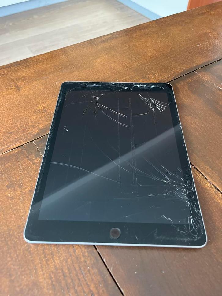 iPad (defect scherm) - Werkt nog!, Computers en Software, Apple iPads, Gebruikt, Apple iPad, Ophalen of Verzenden