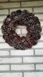 Mooie Krans van dennenappels met een vleugje zilver, Ophalen of Verzenden, Zo goed als nieuw