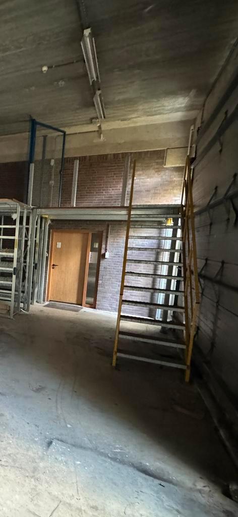 Stalen trap met groot bordes, entresol, verdiepingsvloer, Doe-het-zelf en Verbouw, Ladders en Trappen, Zo goed als nieuw, 2 tot 4 meter
