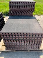 18 vochtdoorlatende rubberen tegels 100x100x4,5cm, Stalling