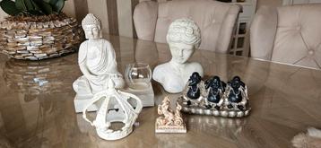 Diverse decoratie beschikbaar voor biedingen