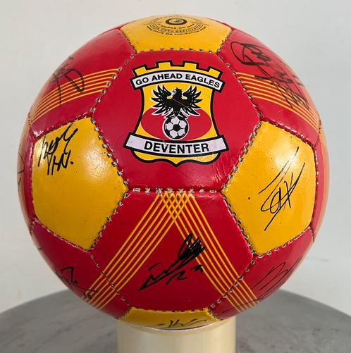 Gesigneerde officiële voetbal Go Ahead Eagles handtekening, Sport en Fitness, Voetbal, Zo goed als nieuw, Bal, Ophalen