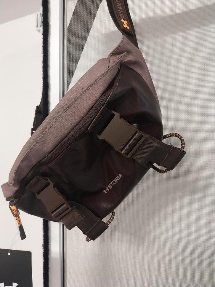 Deze tas is er klaar voor om ongerepte trails te trotseren. , Sieraden, Tassen en Uiterlijk, Tassen | Schoudertassen, Nieuw, Verzenden