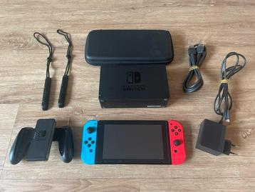 Nintendo Switch V2 Compleet in Top Staat + Beschermcase  beschikbaar voor biedingen