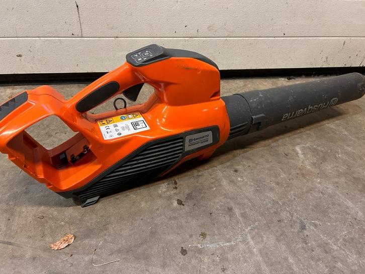 accu bladblazer en accu kettingzagen van husqvarna, Tuin en Terras, Bladblazers, Zo goed als nieuw, Handgedragen, Accu, Ophalen