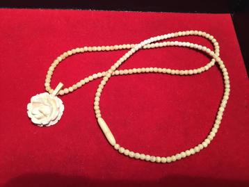 Collier van been met hanger ( in Hilversum ) beschikbaar voor biedingen