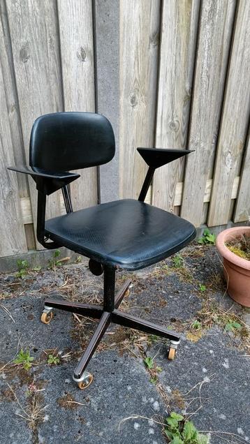 Ahrend de Cirkel bureaustoel vintage zwart skai beschikbaar voor biedingen