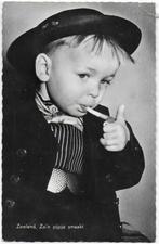 Zeeland zo'n pijpje smaakt Oude Gelopen Ansichtkaart B1849, Verzamelen, Ophalen of Verzenden, Gelopen, Zeeland