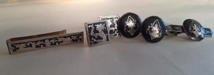 3 set manchetknopen en bijbehorende dasspelden., Sieraden, Tassen en Uiterlijk, Manchetknopen, Gebruikt, Overige materialen, Ophalen of Verzenden