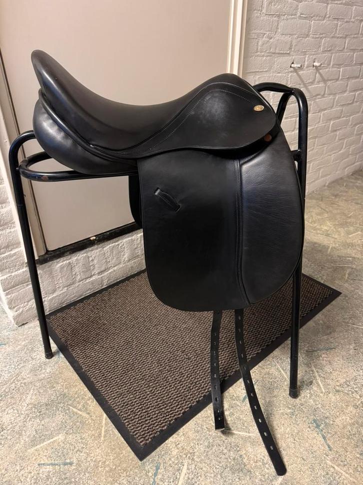 Knight Rider dressuurzadel & JC veelzijdigheidszadel 17 inch, Dieren en Toebehoren, Paarden en Pony's | Zadels, Gebruikt, Dressuur