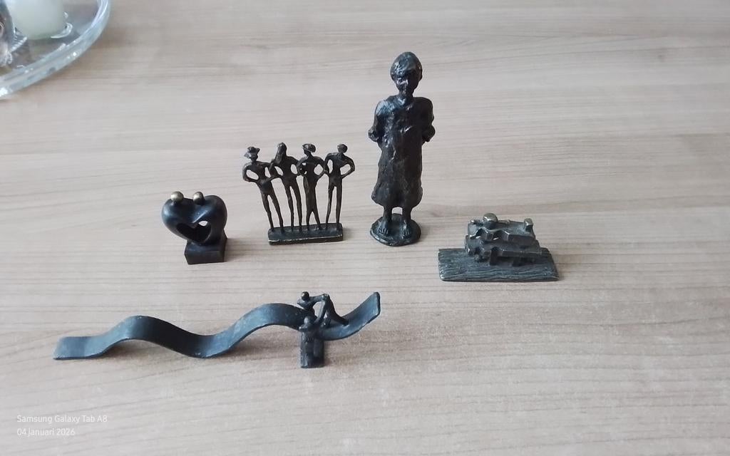 Beeldjes Brons 4 v. CORRY AMMELAAR_NIEKERK,1 metaal persje, Ophalen of Verzenden