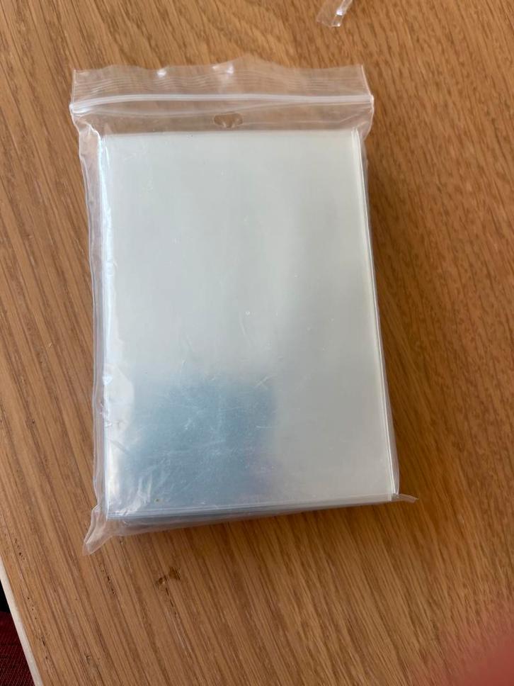 100 Kaart Beschermers / Sleeves - Nieuw, Hobby en Vrije tijd, Verzamelkaartspellen | Overige, Nieuw, Sleeves of Kaarthoesjes, Ophalen of Verzenden