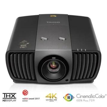 BenQ 4K ULTRA HD Laser Beamer HAARSCHERP beschikbaar voor biedingen