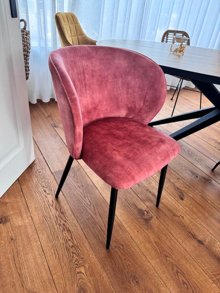 Mooie roze eetkamerstoel, Huis en Inrichting, Stoelen, Zo goed als nieuw, Eén, Stof, Rood, Ophalen