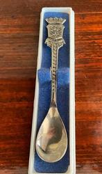 Verzilverde sierlijke bewerkte theelepel in doosje friesland, Antiek en Kunst, Ophalen of Verzenden