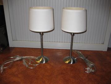 2 kleine lampjes met lampenkap