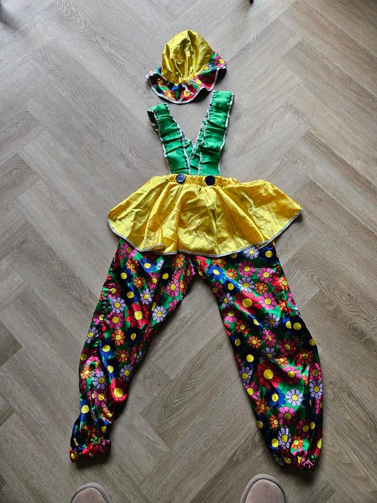 Carnavalskleding Clown Tuinbroek Maat 128 + Muts, Kinderen en Baby's, Carnavalskleding en Verkleedspullen, Ophalen, Gebruikt, 122 t/m 128