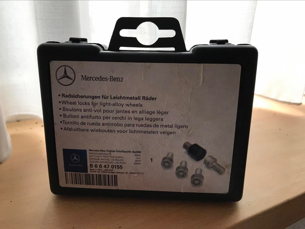 Mercedes Benz slotbouten / wielslotenset., Auto diversen, Ophalen of Verzenden, Gebruikt