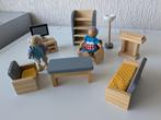 Houten poppenhuis woonkamer met twee popjes.🏠, Ophalen of Verzenden, Zo goed als nieuw, Poppenhuis