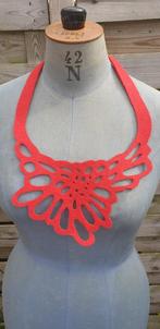 Stijlvolle rode orchidee geknipte vilten ketting, Verzenden, Nieuw, Rood