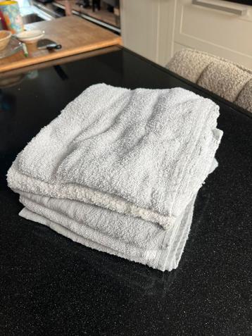 5 handdoeken gratis ophalen beschikbaar voor biedingen