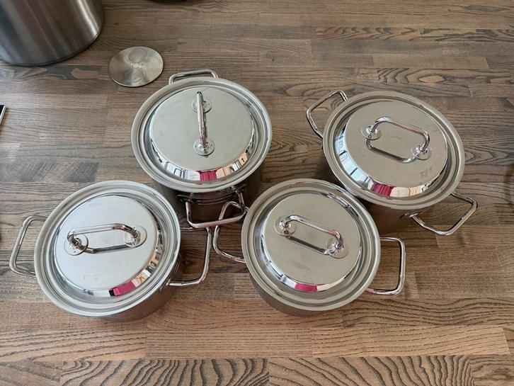 4 Sigg pannen - 2 maten, Huis en Inrichting, Keuken | Potten en Pannen, Gebruikt, Kookpan of Snelkookpan, Rvs, Inductieplaat, Ophalen